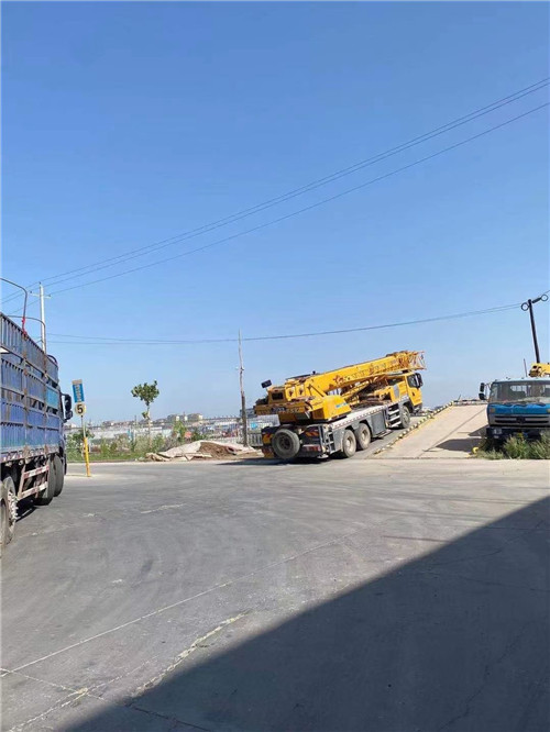 新宾25吨吊车的租赁价格大概是多少？