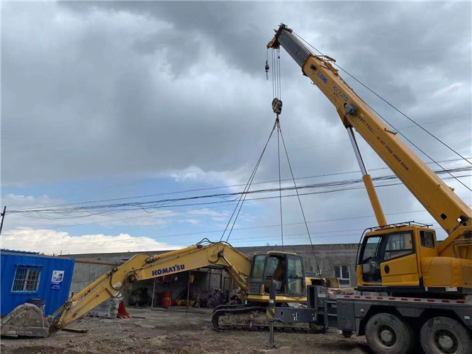 新宾25吨吊车的工作半径是多少？