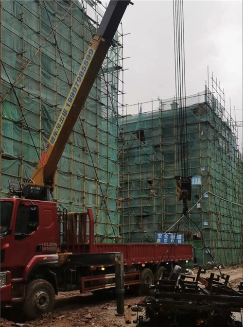 新宾“慢工细活”—— 吊车的 “微动控制” 技术