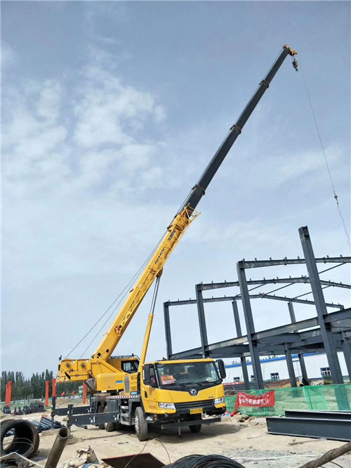 新宾超高层建筑钢结构吊装案例